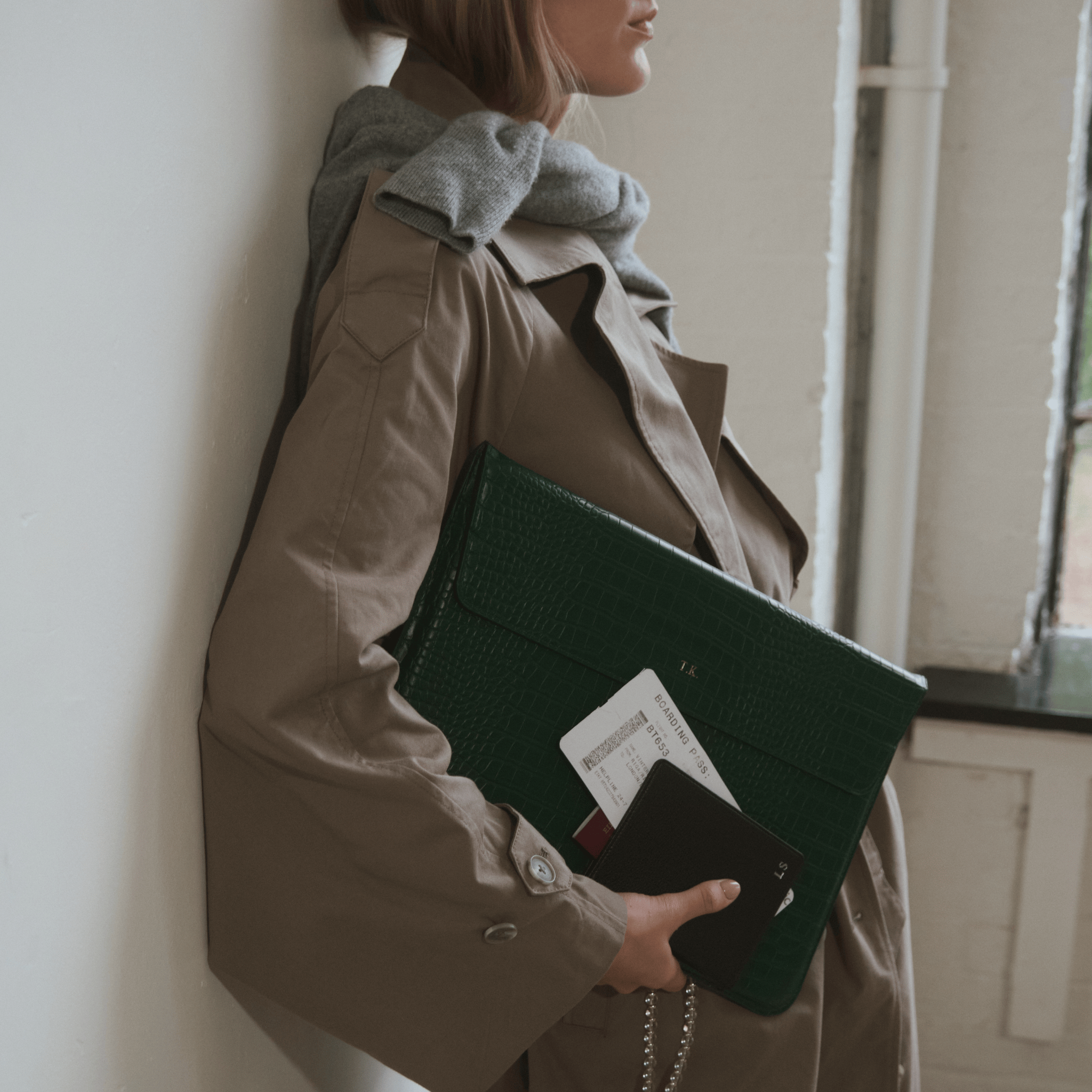 Dark Green Lizard Texture Personalized Laptop Sleeve with Stand